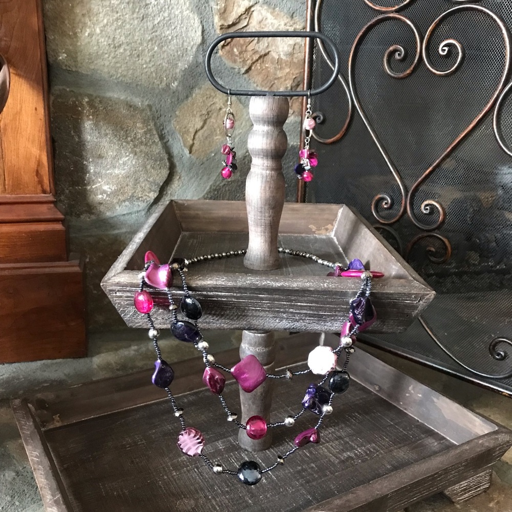 Necklace and earring set, beautiful bright colors just in time for spring.